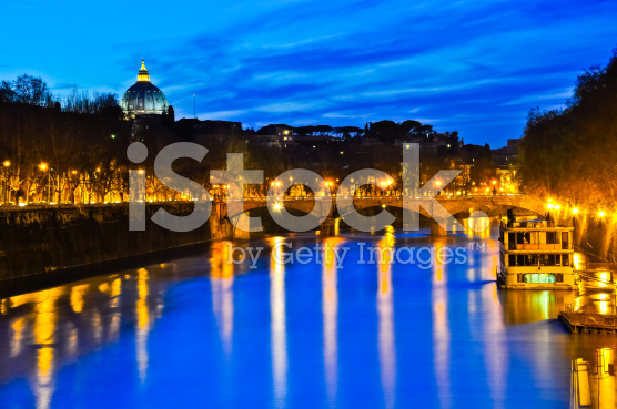 stock-photo-72683909-vatican-and-the-tiber-river.jpg